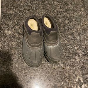 LL Bean waterproof clogs